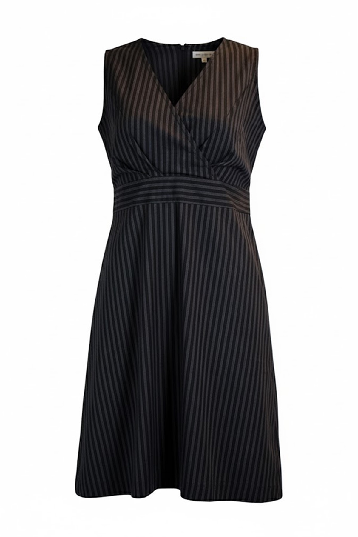 Đầm cổ tim, thắt eo